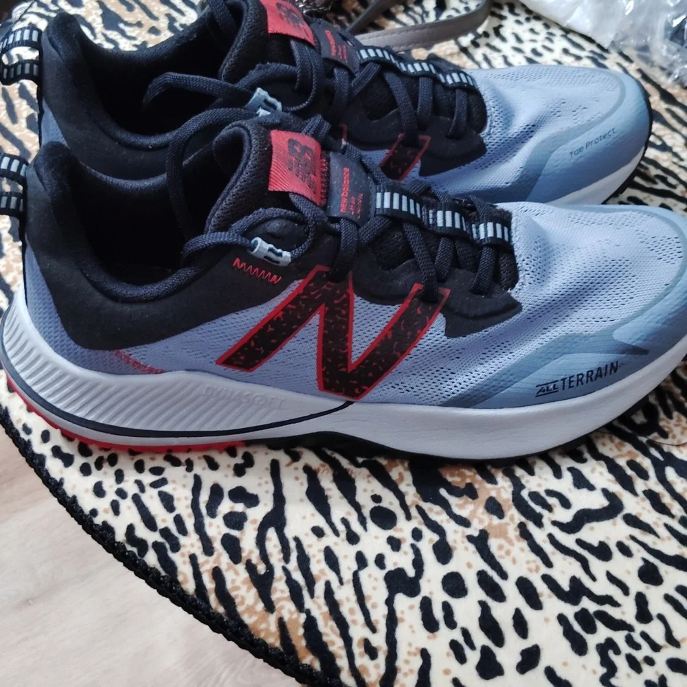 New Balance DynaSoft Nitrel v4 Men Size 10 Trail Running Shoes Hiking EUC - Picture 1 of 8